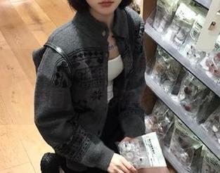 17吃瓜中心，网站如潮水般包围，你够在线么？