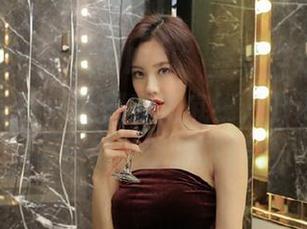 在“52吃瓜”登录后的那一刻，我感受到一种探索无底线八卦深渊的瞬间快乐，真是狂野。