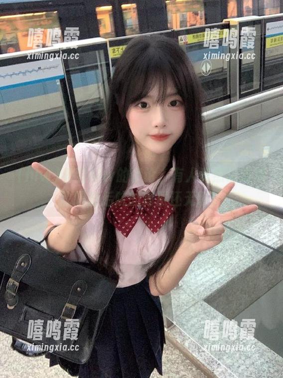 看到hlw的评论，有人竟然说这瓜比隔壁后院的狗屎还无聊！