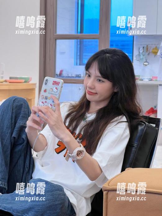 “五一吃瓜网”app里今天的瓜，真是酸甜苦辣，吃得我心情五味杂陈啊！