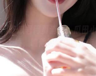 吃瓜君网页消息：瓜田小哥又双叒叒上线，瞧他如何果断反击！