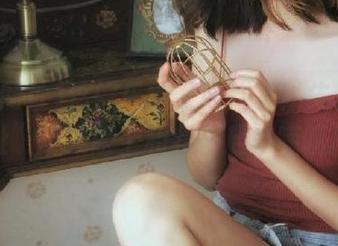 这娱乐圈又要炸了！先来“吃瓜网址”苹果版上和我一起来唠唠瓜事～