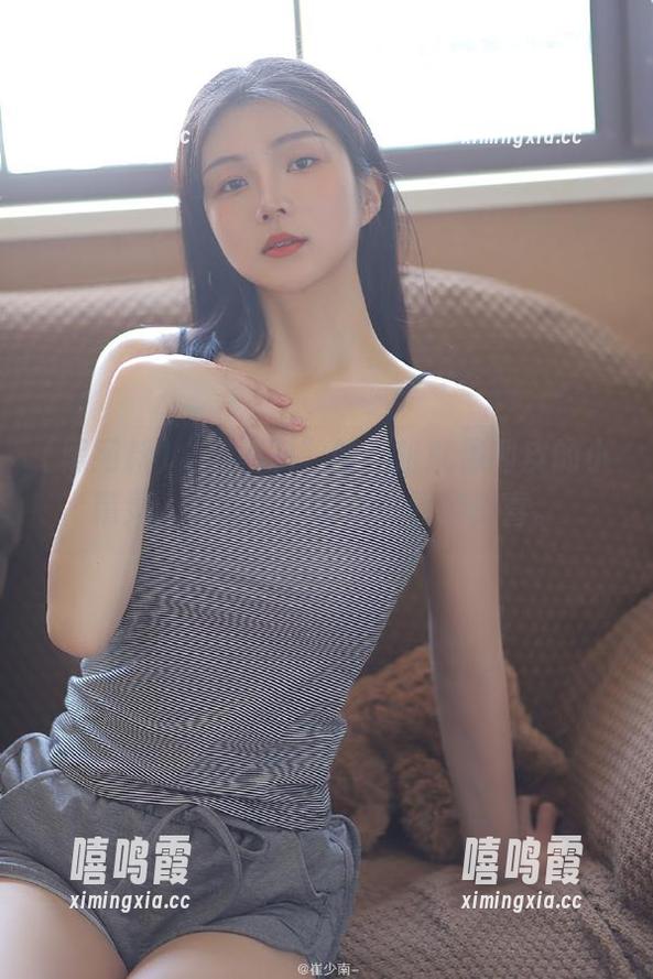 黑网料 “黑网料”的网址就像调皮的小精灵,总能带来意想不到的惊喜。